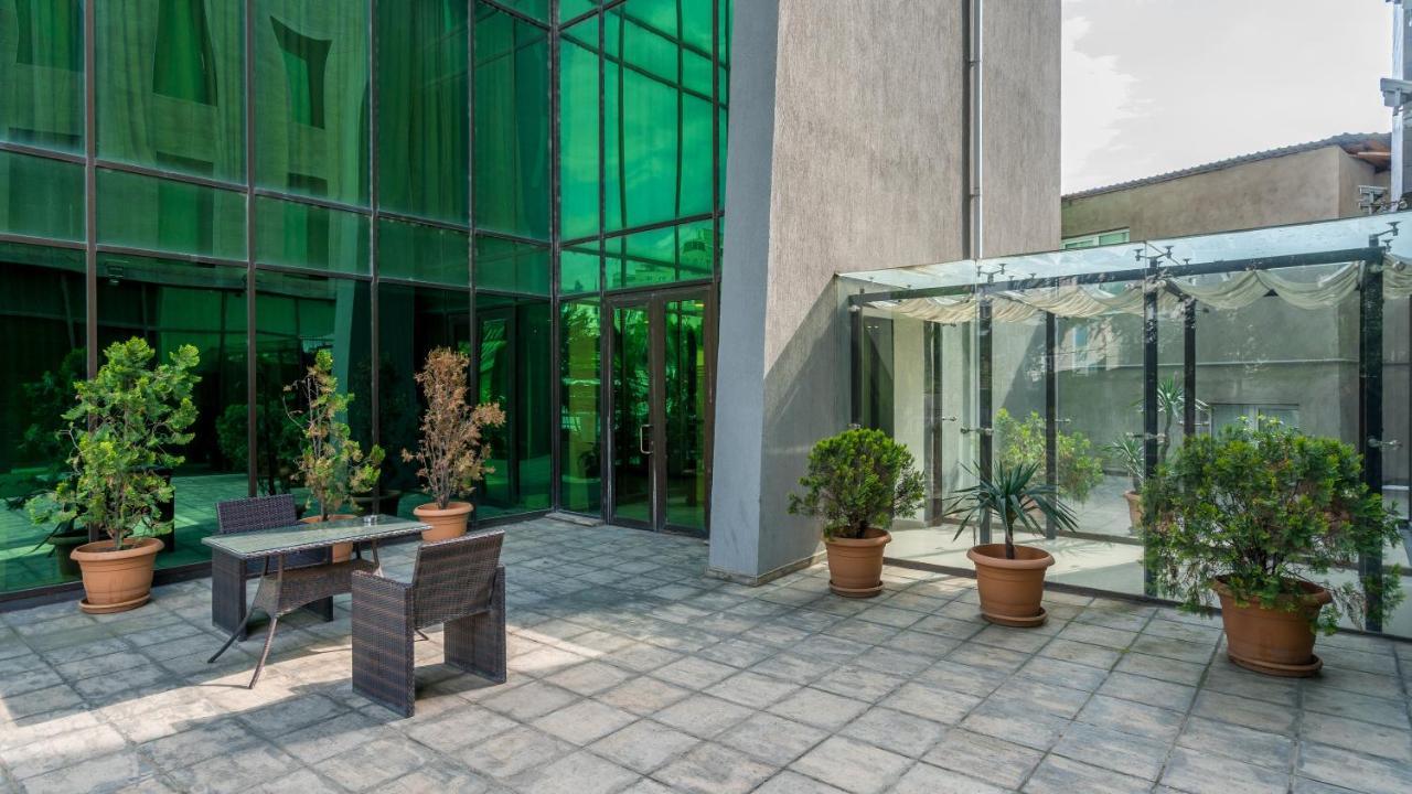 Capitol Hotel By Umbrella Tiflis Exterior foto